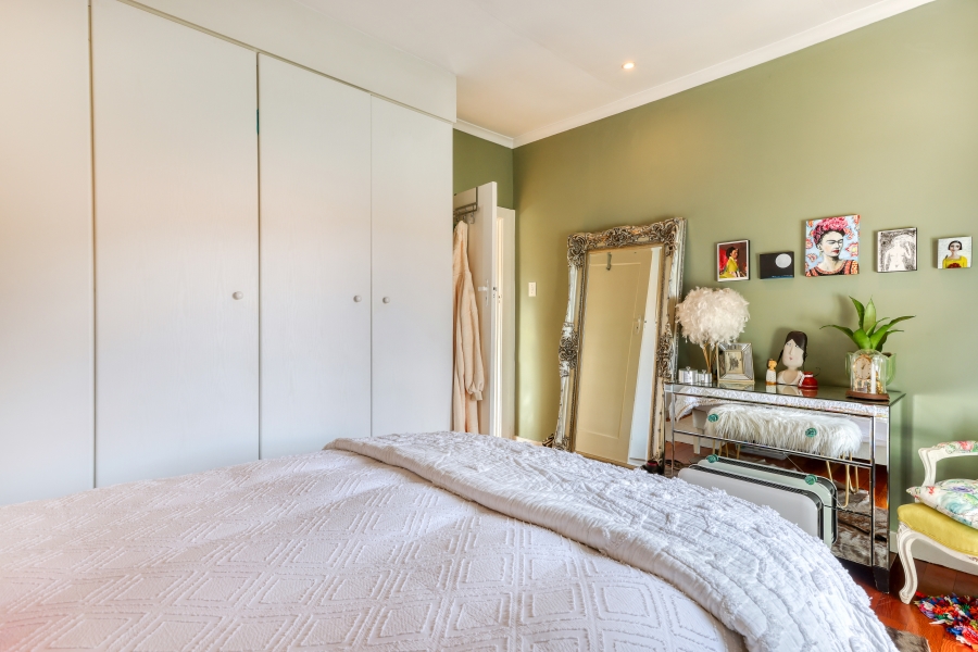 2 Bedroom Property for Sale in Vredehoek Western Cape